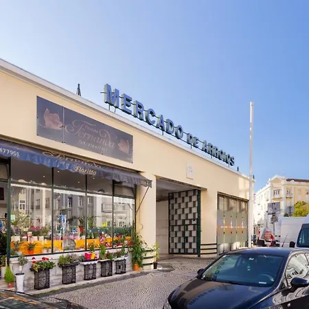 Stupendo- Two Rooms, Patio With Refreshing Pond-center-air Conditioning Lissabon