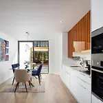 Stupendo- Two Rooms, Patio With Refreshing Pond-center-air Conditioning Apartamento *