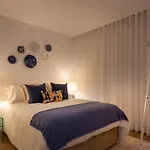 Stupendo- Two Rooms, Patio With Refreshing Pond-center-air Conditioning Apartamento