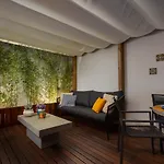 Apartamento Stupendo- Two Rooms, Patio With Refreshing Pond-center-air Conditioning