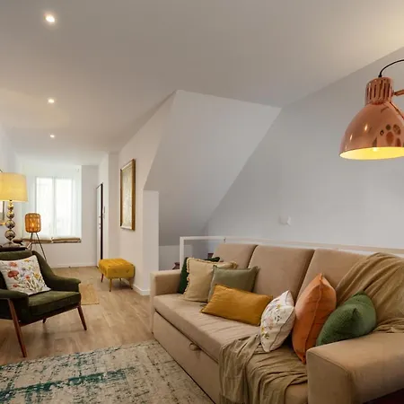 Stupendo- Two Rooms, Patio With Refreshing Pond-center-air Conditioning Lissabon