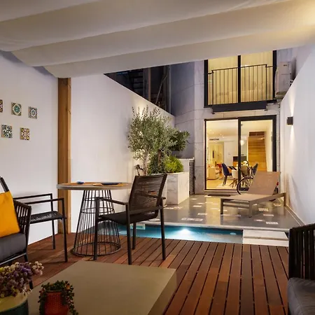 Apartment Stupendo- Two Rooms, Patio With Refreshing Pond-center-air Conditioning