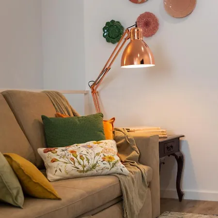 Stupendo- Two Rooms, Patio With Refreshing Pond-center-air Conditioning * Lissabon