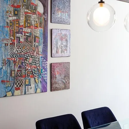 Stupendo- Two Rooms, Patio With Refreshing Pond-center-air Conditioning * Lissabon