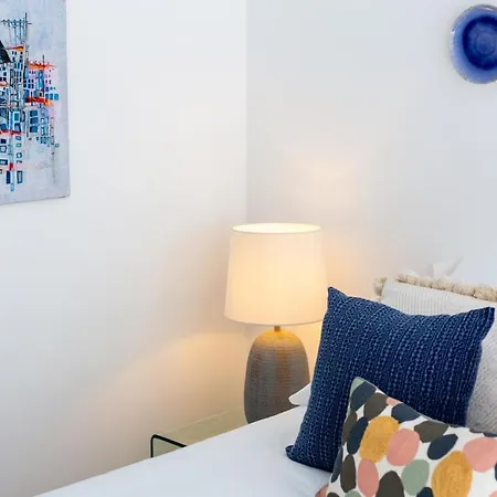 Appartement Stupendo- Two Rooms, Patio With Refreshing Pond-center-air Conditioning
