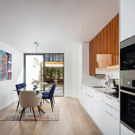 Stupendo- Two Rooms, Patio With Refreshing Pond-center-air Conditioning Appartement *