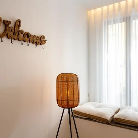 Stupendo- Two Rooms, Patio With Refreshing Pond-center-air Conditioning *