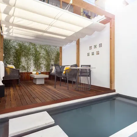 Stupendo- Two Rooms, Patio With Refreshing Pond-center-air Conditioning *