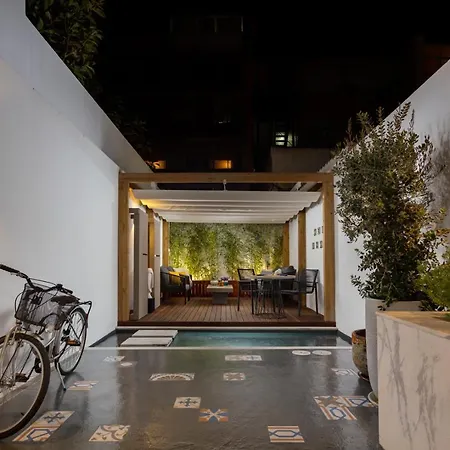 Apartment Stupendo- Two Rooms, Patio With Refreshing Pond-center-air Conditioning