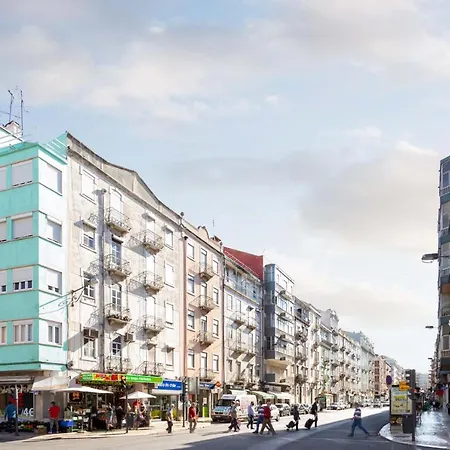 Stupendo- Two Rooms, Patio With Refreshing Pond-center-air Conditioning Апартаменты Лиссабон