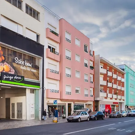 Stupendo- Two Rooms, Patio With Refreshing Pond-center-air Conditioning