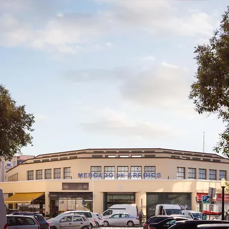 Апартаменты Stupendo- Two Rooms, Patio With Refreshing Pond-center-air Conditioning