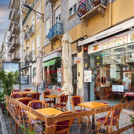 Apartment Stupendo- Two Rooms, Patio With Refreshing Pond-center-air Conditioning