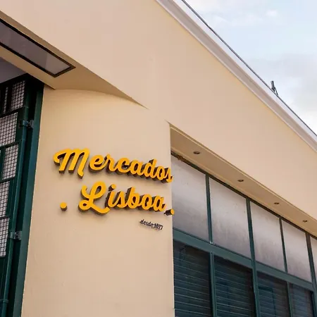 Stupendo- Two Rooms, Patio With Refreshing Pond-center-air Conditioning Apartment *