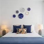 Stupendo- Two Rooms, Patio With Refreshing Pond-center-air Conditioning Apartamento Lisboa
