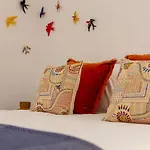 Stupendo- Two Rooms, Patio With Refreshing Pond-center-air Conditioning * Lisboa