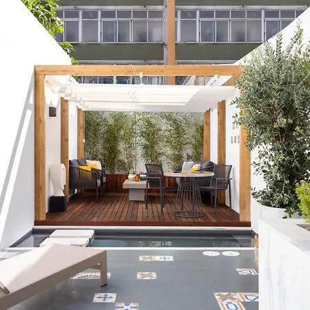 Stupendo- Two Rooms, Patio With Refreshing Pond-center-air Conditioning * 리스본