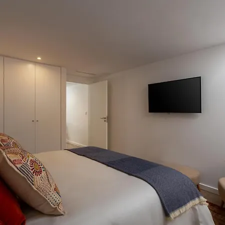 Stupendo- Two Rooms, Patio With Refreshing Pond-center-air Conditioning * 리스본