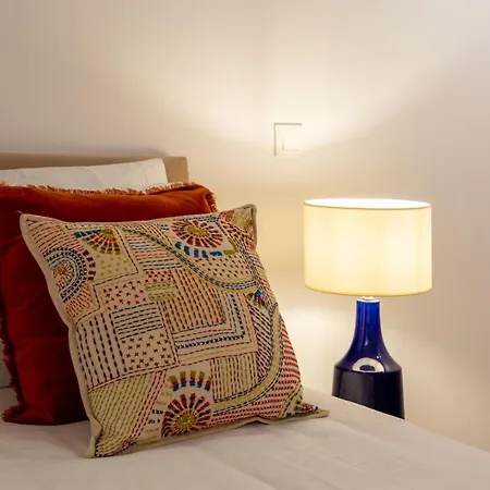 Stupendo- Two Rooms, Patio With Refreshing Pond-center-air Conditioning 아파트 *