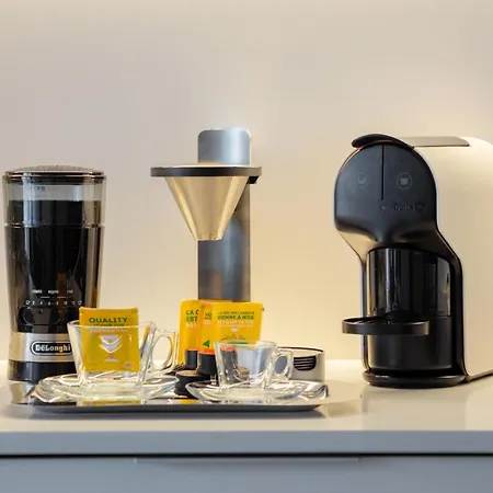 아파트 Stupendo- Two Rooms, Patio With Refreshing Pond-center-air Conditioning *